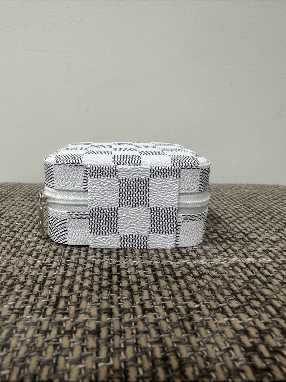 White Checkered Travel Jewelry Case - Picture 3 of 7